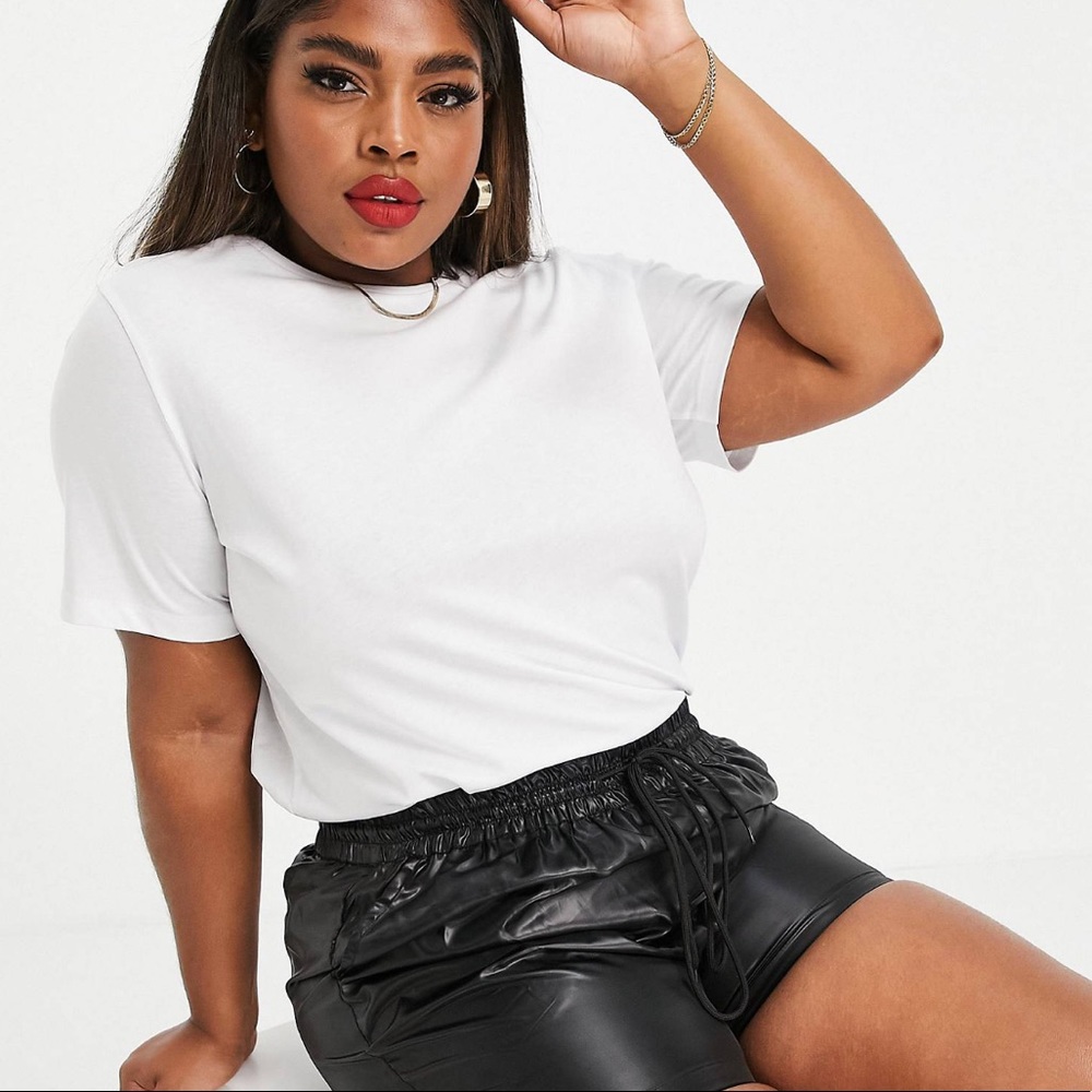 Crew neck white tee